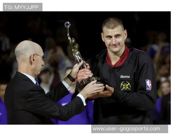 约基奇融合鲨鱼低位魔术师组织与KD投篮技艺逐步迈向历史伟大球员之路